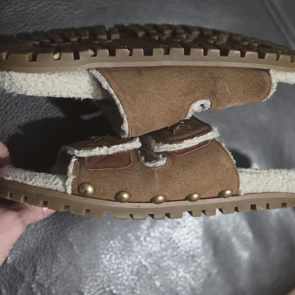 Michael Kors Tan Sandals with Gold Logo - Picture 3 of 3